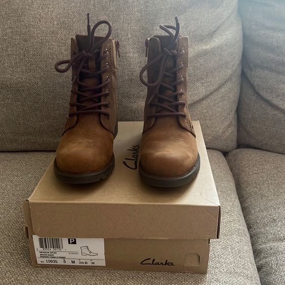 Clarks boots - Picture 1 of 4